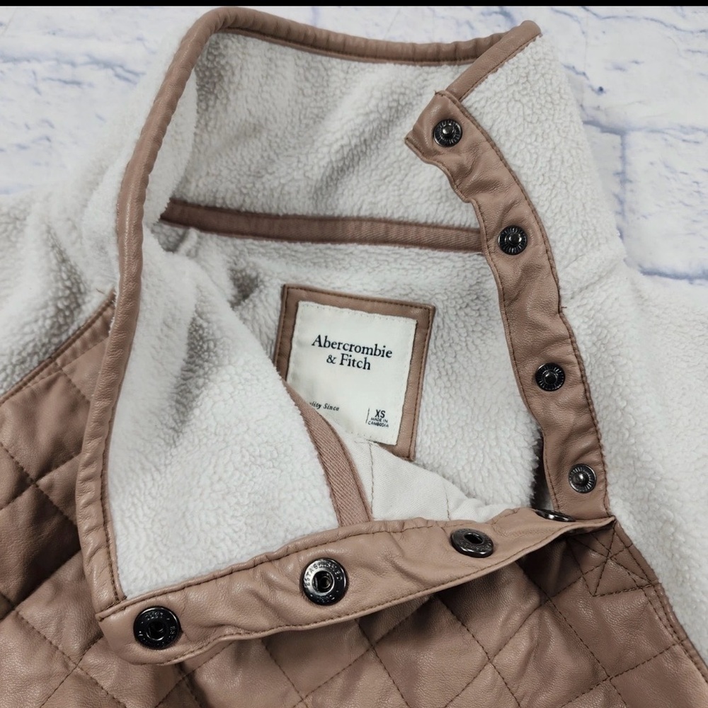 Abercrombie & Fitch Cream and Tan Quilted Sweater - Picture 6 of 6